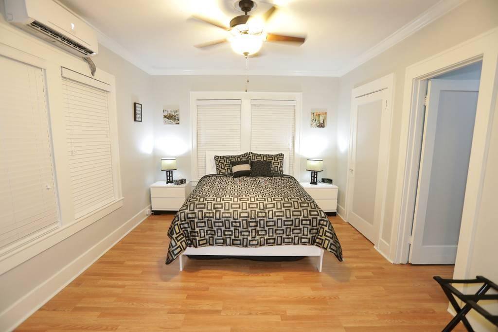 Apartment for rent at Plaza & Peacock, 1414 Austin St, Houston, TX 77002
