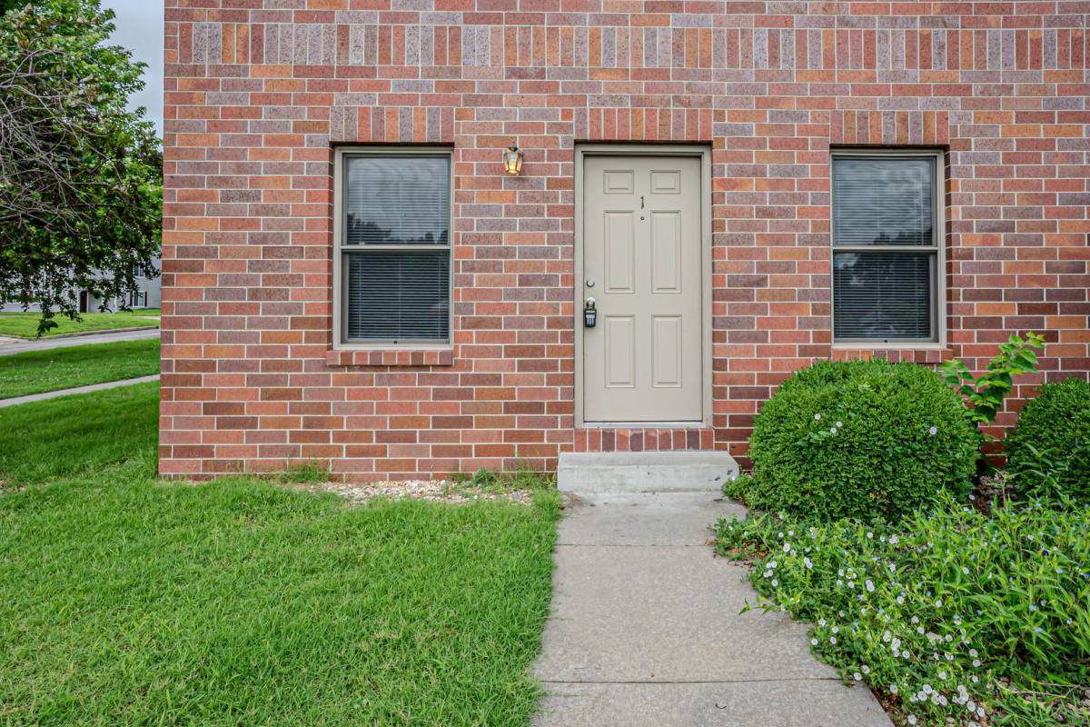 Apartment for rent at 404 S Washington St, Junction City, KS 66441