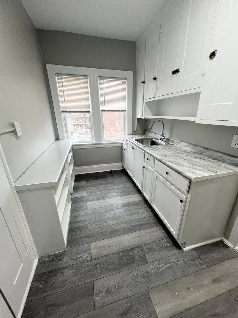 Apartment for rent at 2704 Mayfield Rd, Cleveland, OH 44106