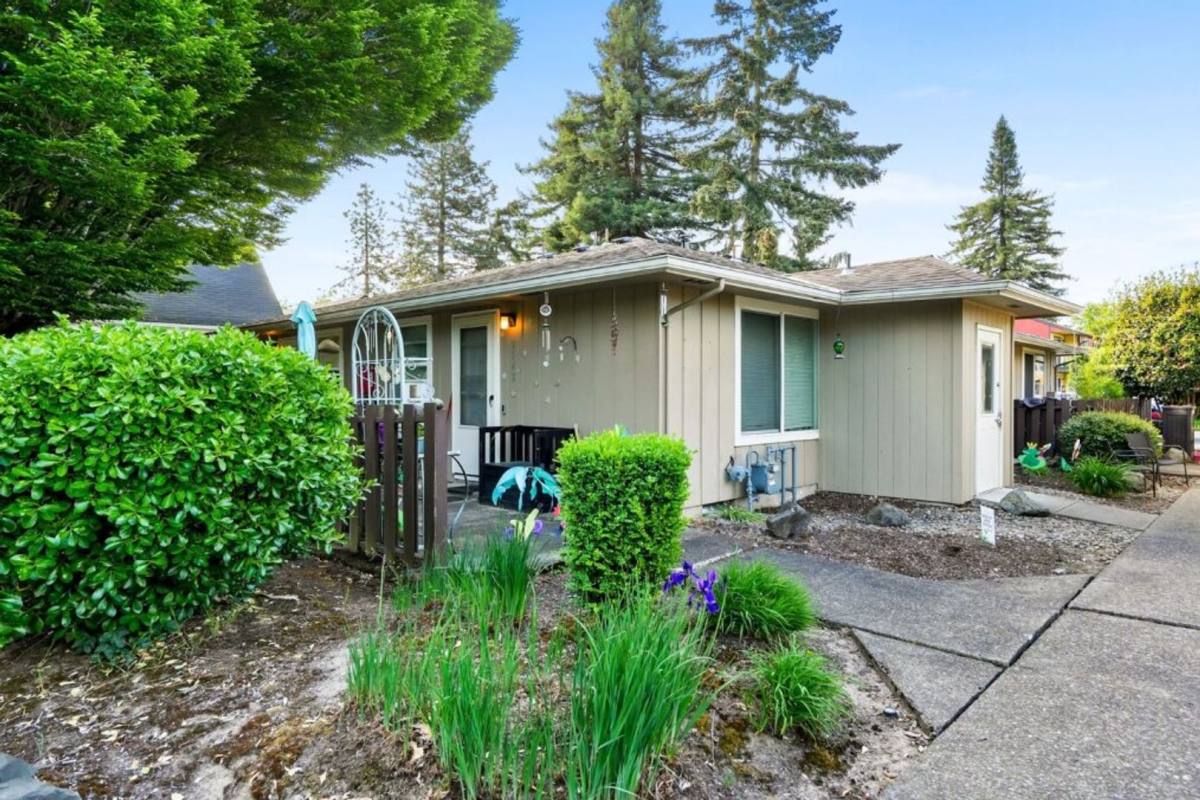 Apartment for rent at 2522 Simpson St SE, Salem, OR 97301