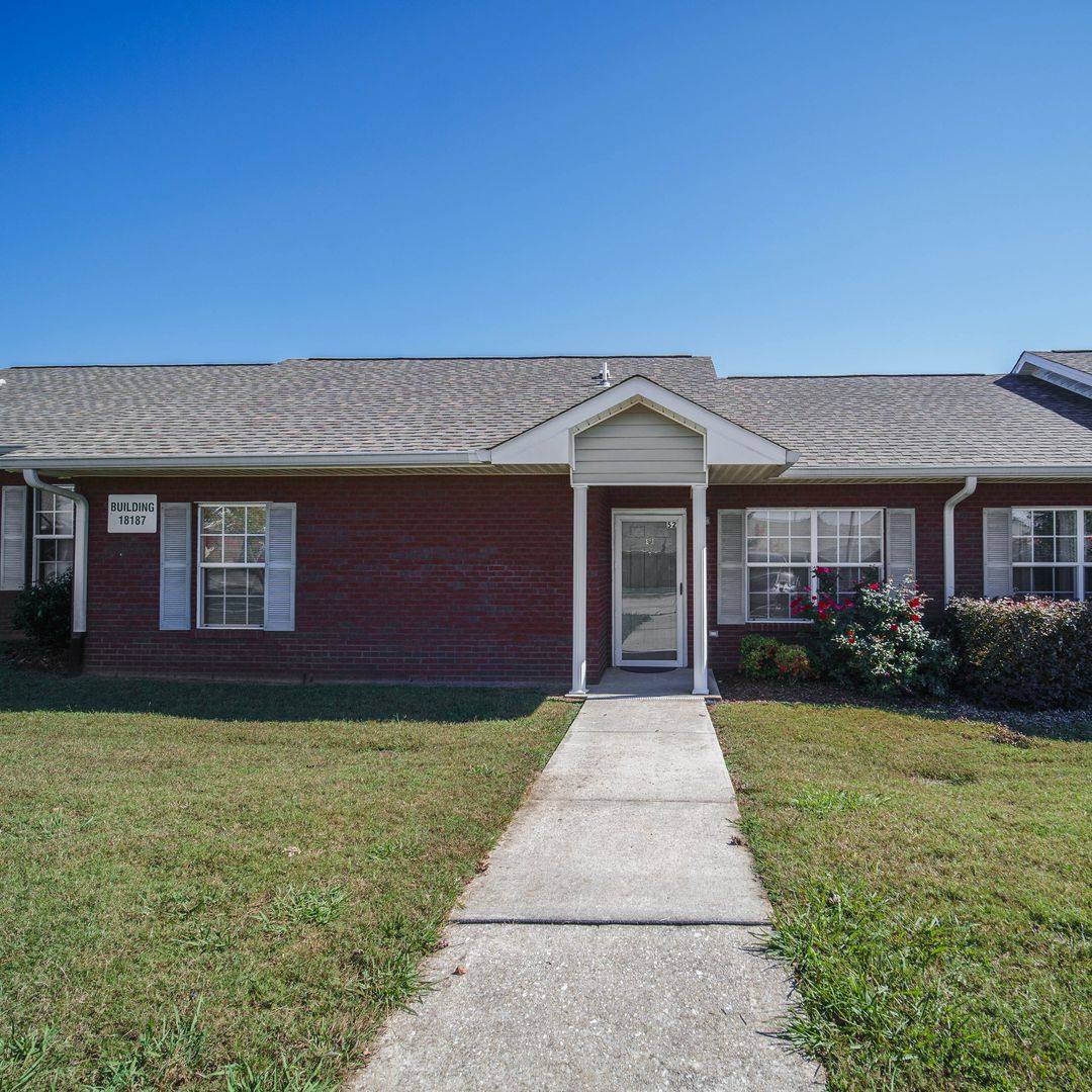 Townhouse for rent at 706 Midway St NW, Hartselle, AL 35640