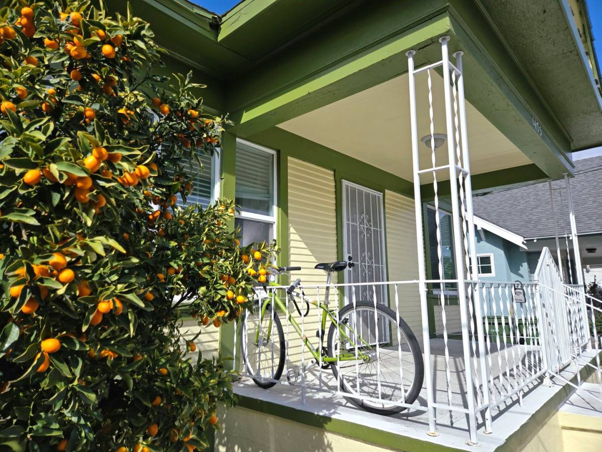 Apartment for rent at 1475 W 28th St, Los Angeles, CA 90007