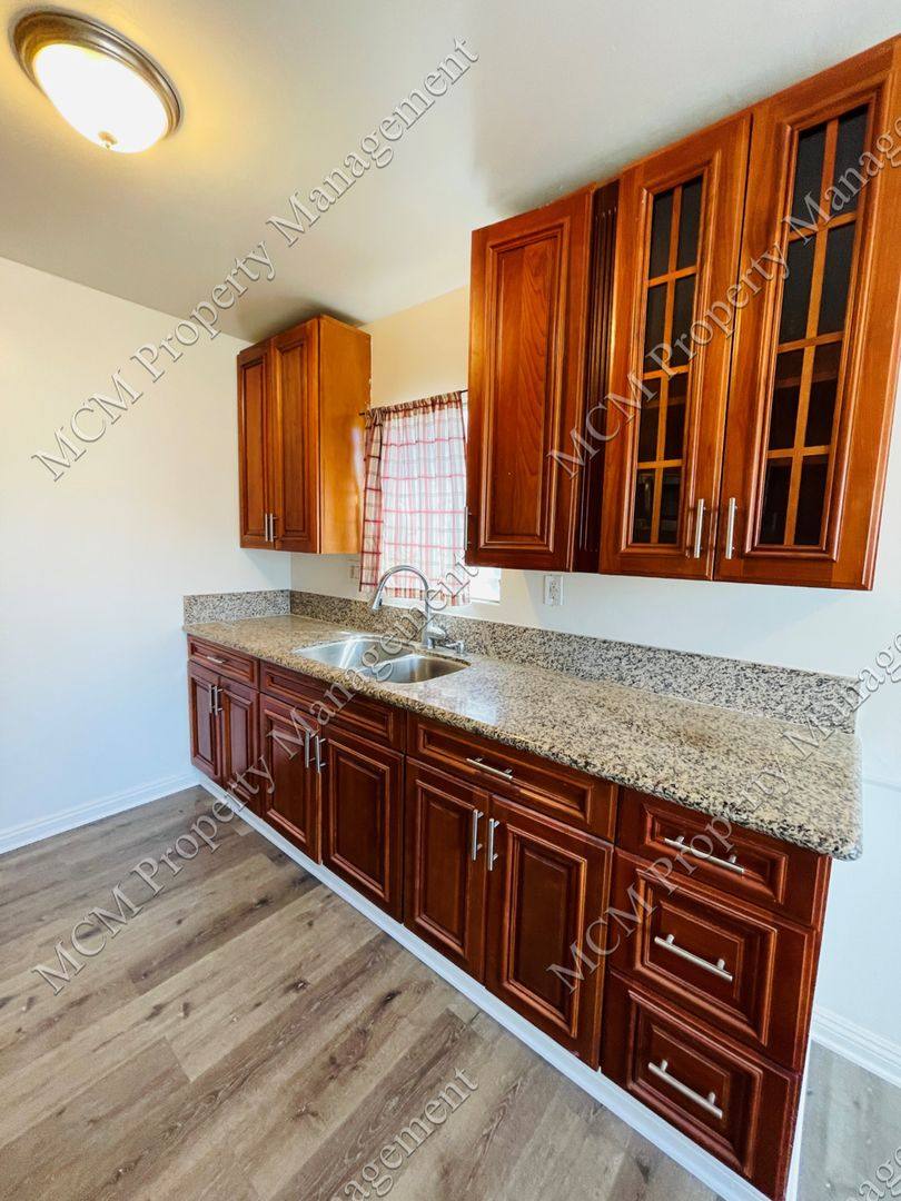 Apartment for rent at 19419 Victory Blvd, Reseda, CA 91335