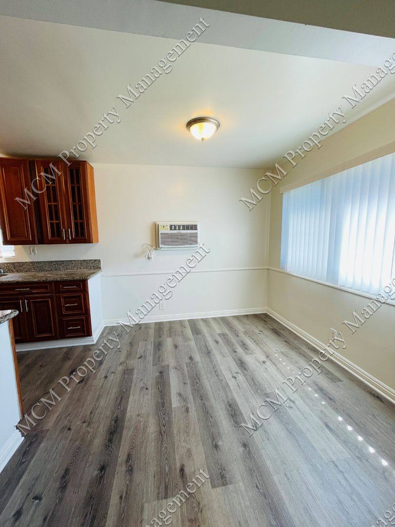 Apartment for rent at 19419 Victory Blvd, Reseda, CA 91335
