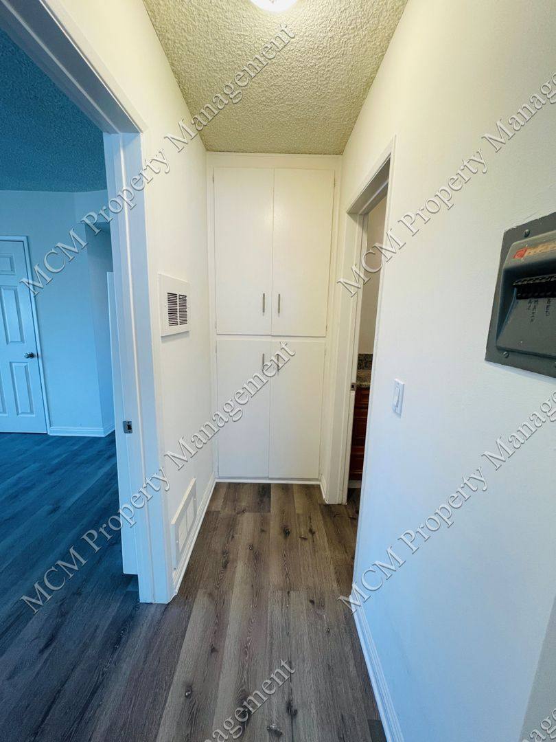 Apartment for rent at 19419 Victory Blvd, Reseda, CA 91335