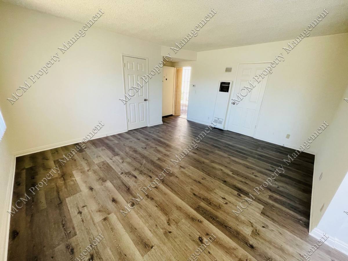 Apartment for rent at 19419 Victory Blvd, Reseda, CA 91335