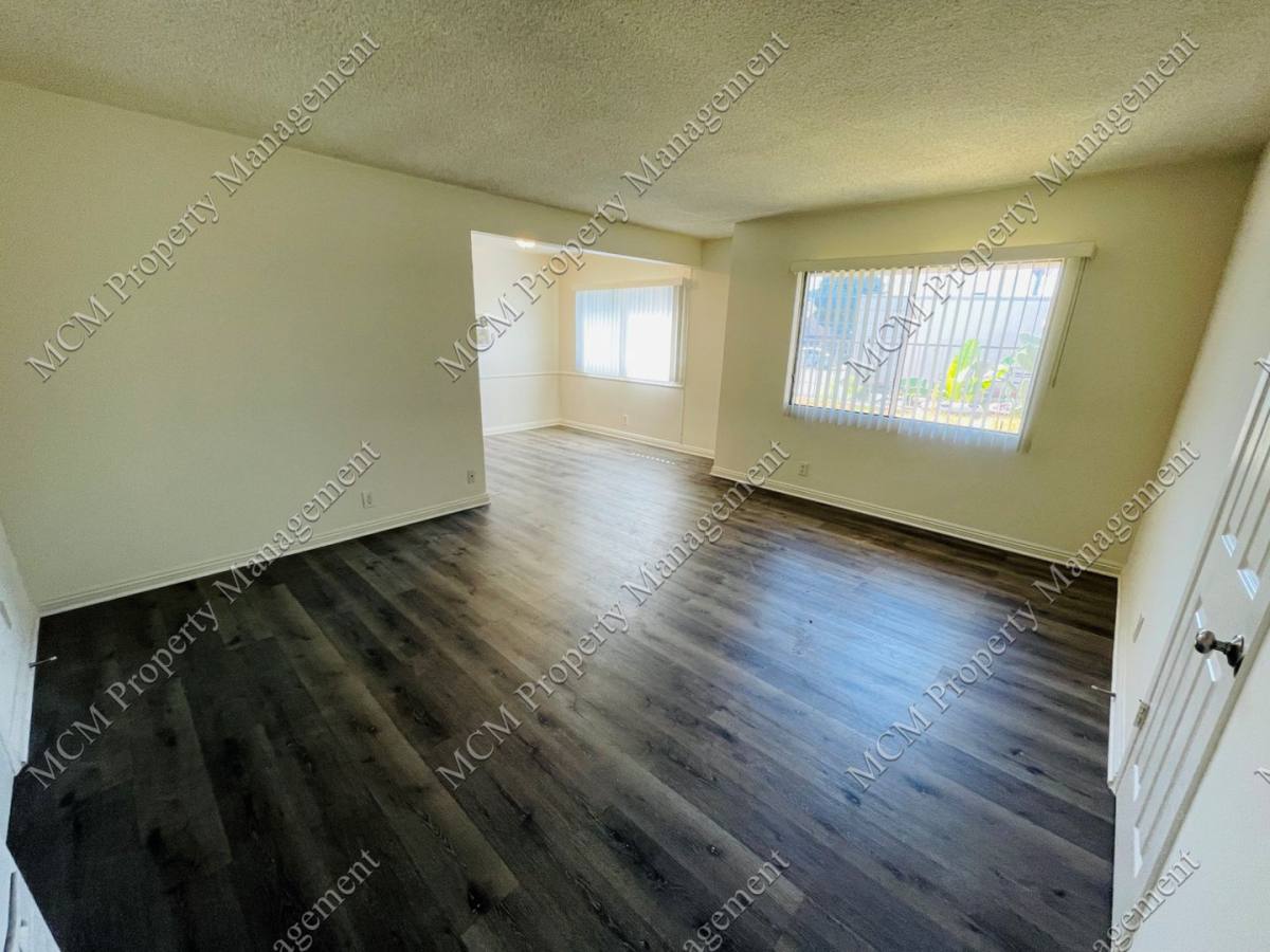 Apartment for rent at 19419 Victory Blvd, Reseda, CA 91335