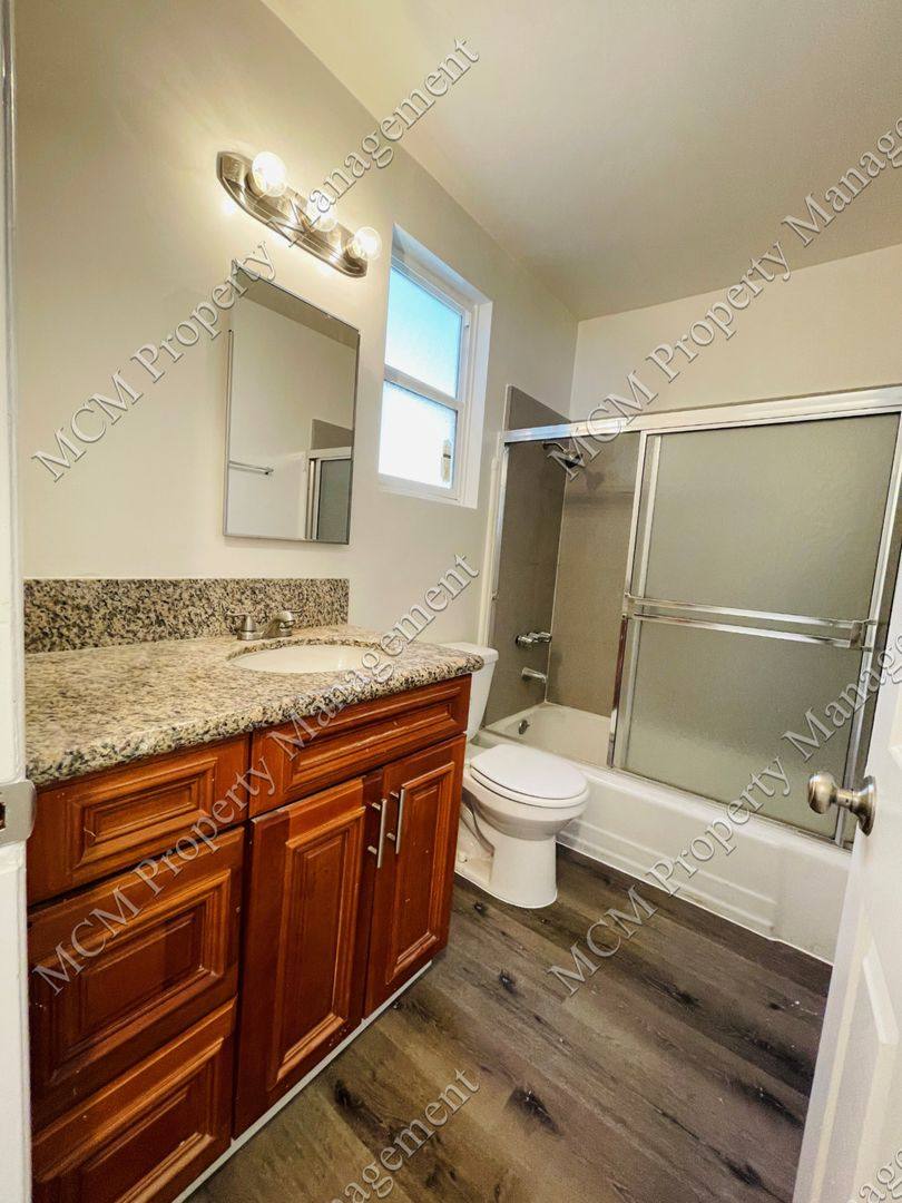 Apartment for rent at 19419 Victory Blvd, Reseda, CA 91335