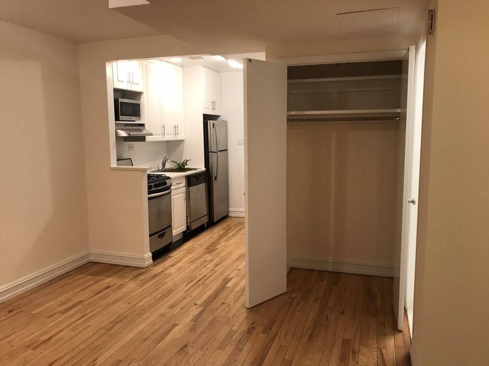Apartment for rent at 1570 1st Ave #1D, New York, NY 10028