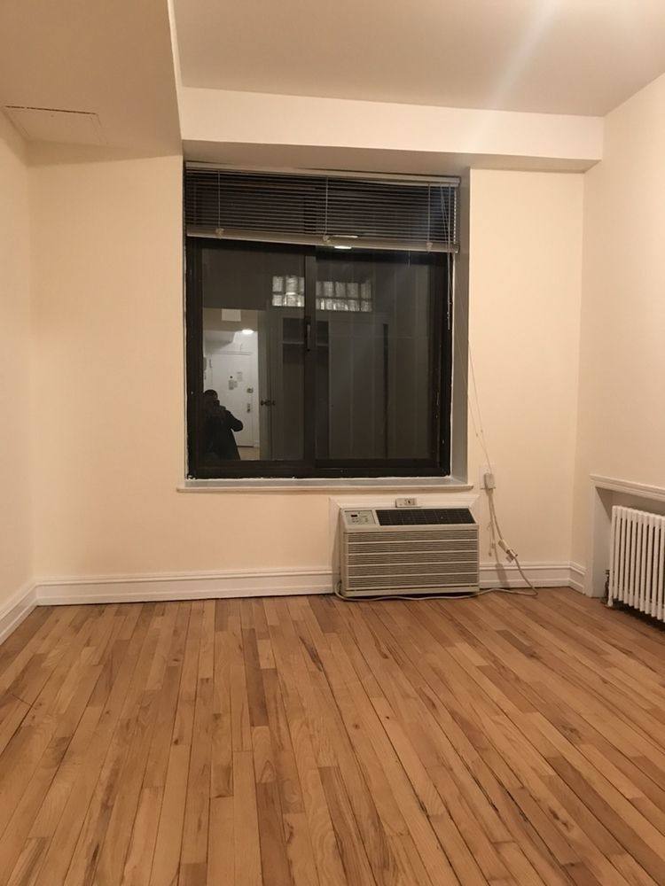 Apartment for rent at 1570 1st Ave #1D, New York, NY 10028