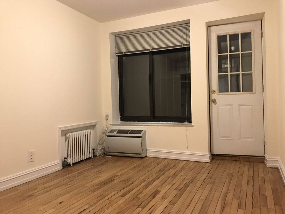 Apartment for rent at 1570 1st Ave #1D, New York, NY 10028