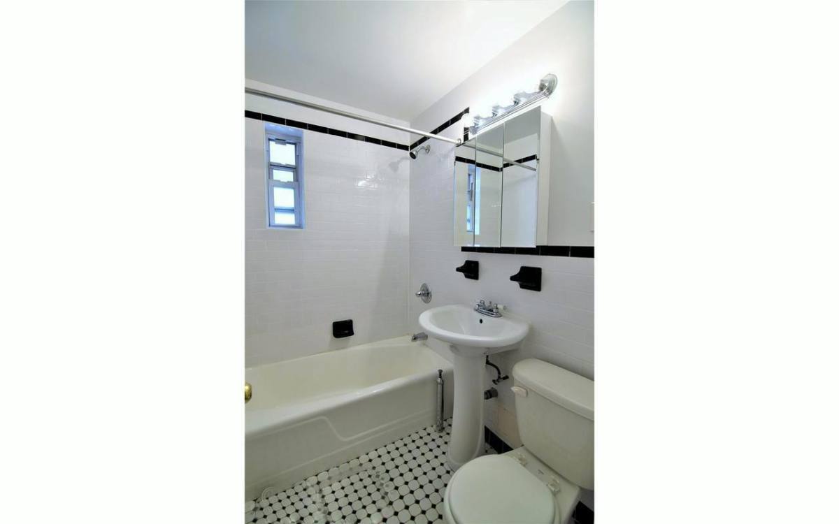 Apartment for rent at 133 E 84th St #3D, New York, NY 10028
