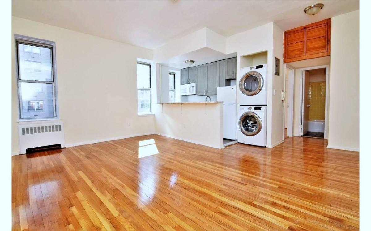 Apartment for rent at 133 E 84th St #3D, New York, NY 10028