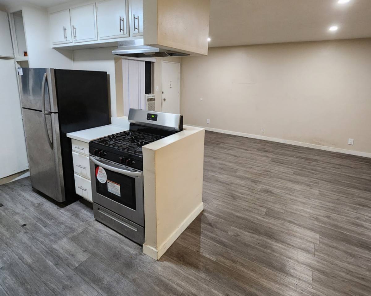 Apartment for rent at 2619 - 2631 Brighton Ave, Los Angeles, CA 90018