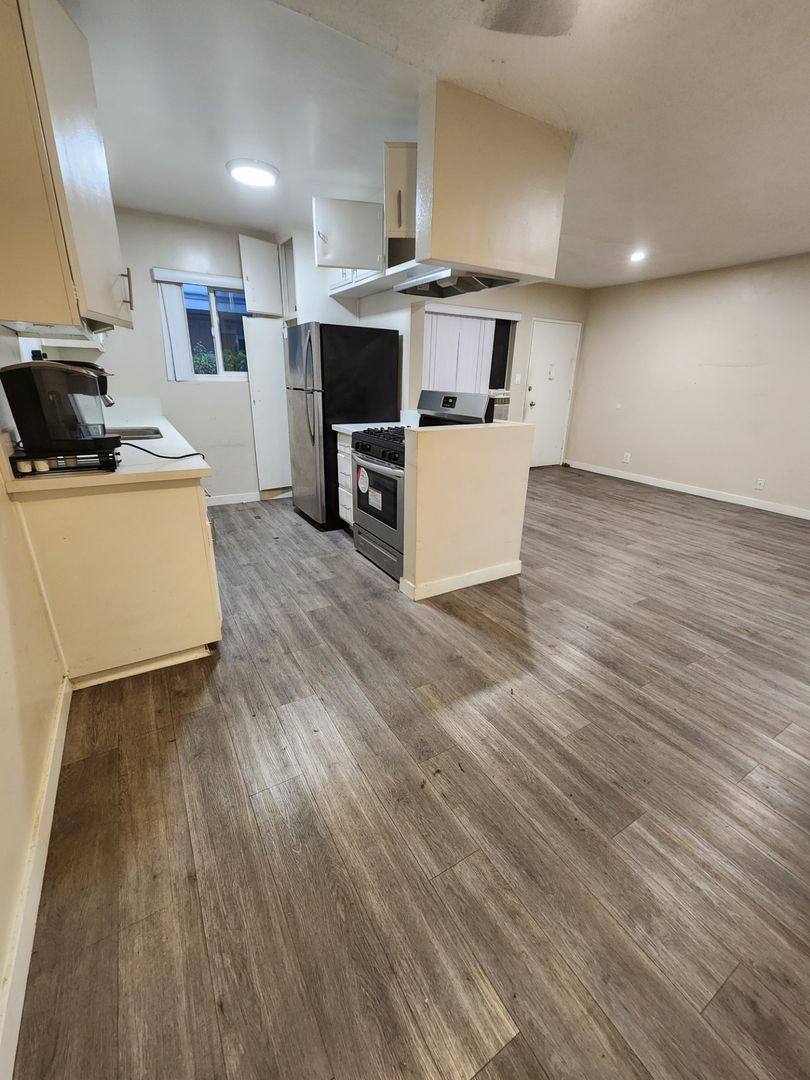 Apartment for rent at 2619 - 2631 Brighton Ave, Los Angeles, CA 90018