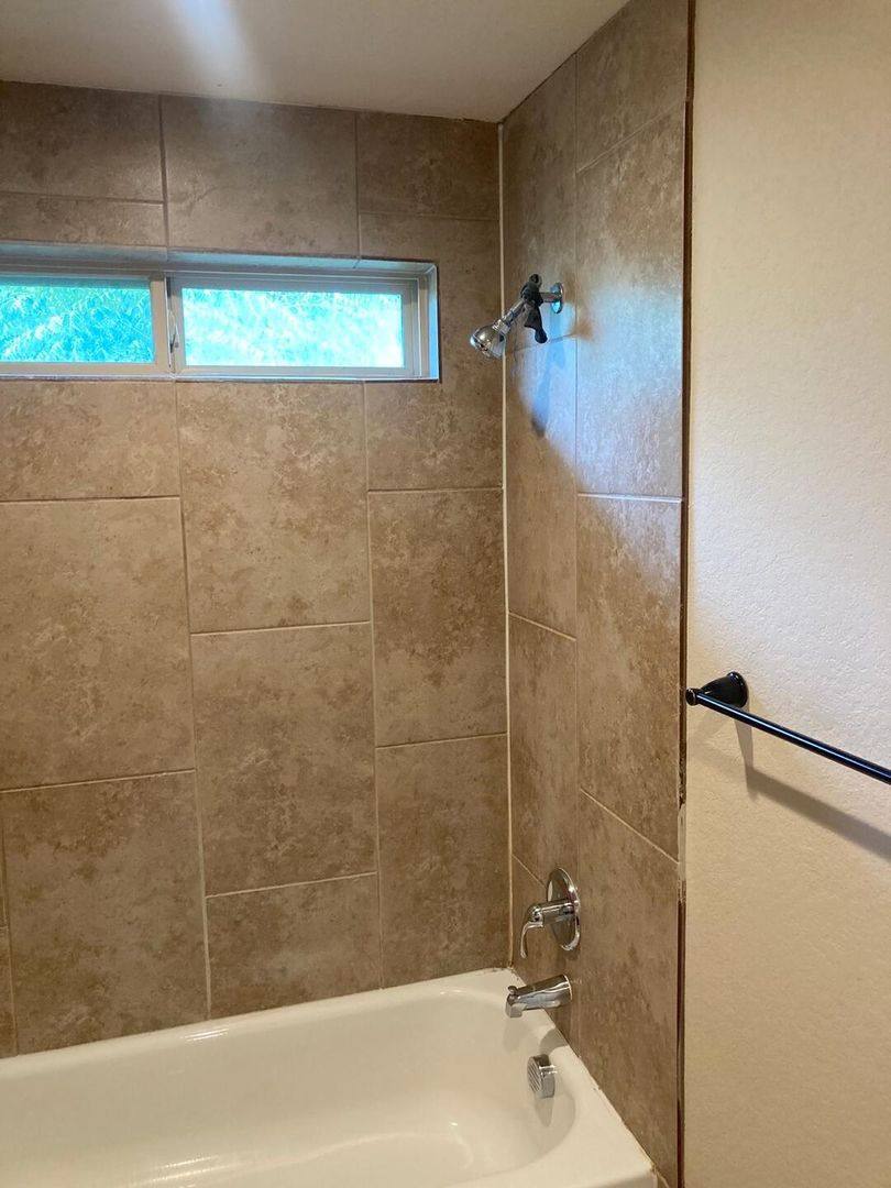 Apartment for rent at 7030 Lakeview Dr, San Antonio, TX 78244