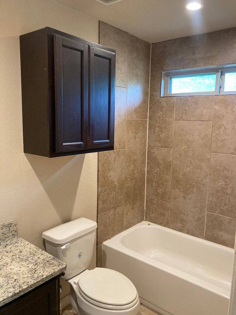 Apartment for rent at 7030 Lakeview Dr, San Antonio, TX 78244