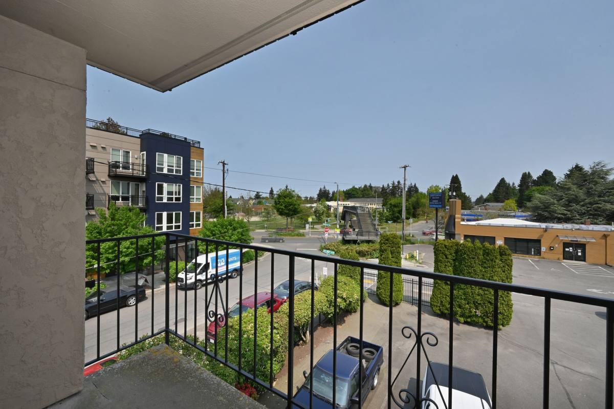 Apartment for rent at 1207 NW 92nd St, Seattle, WA 98117