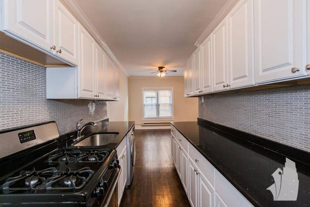 Apartment for rent at 724 W Roscoe St #1N, Chicago, IL 60657