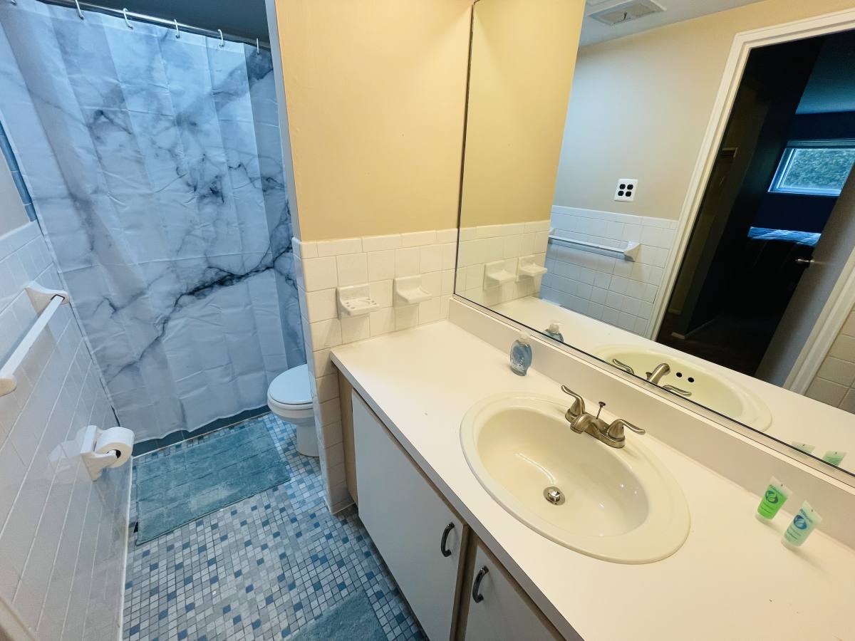 Apartment for rent at 46 Township Line Rd, Elkins Park, PA 19027