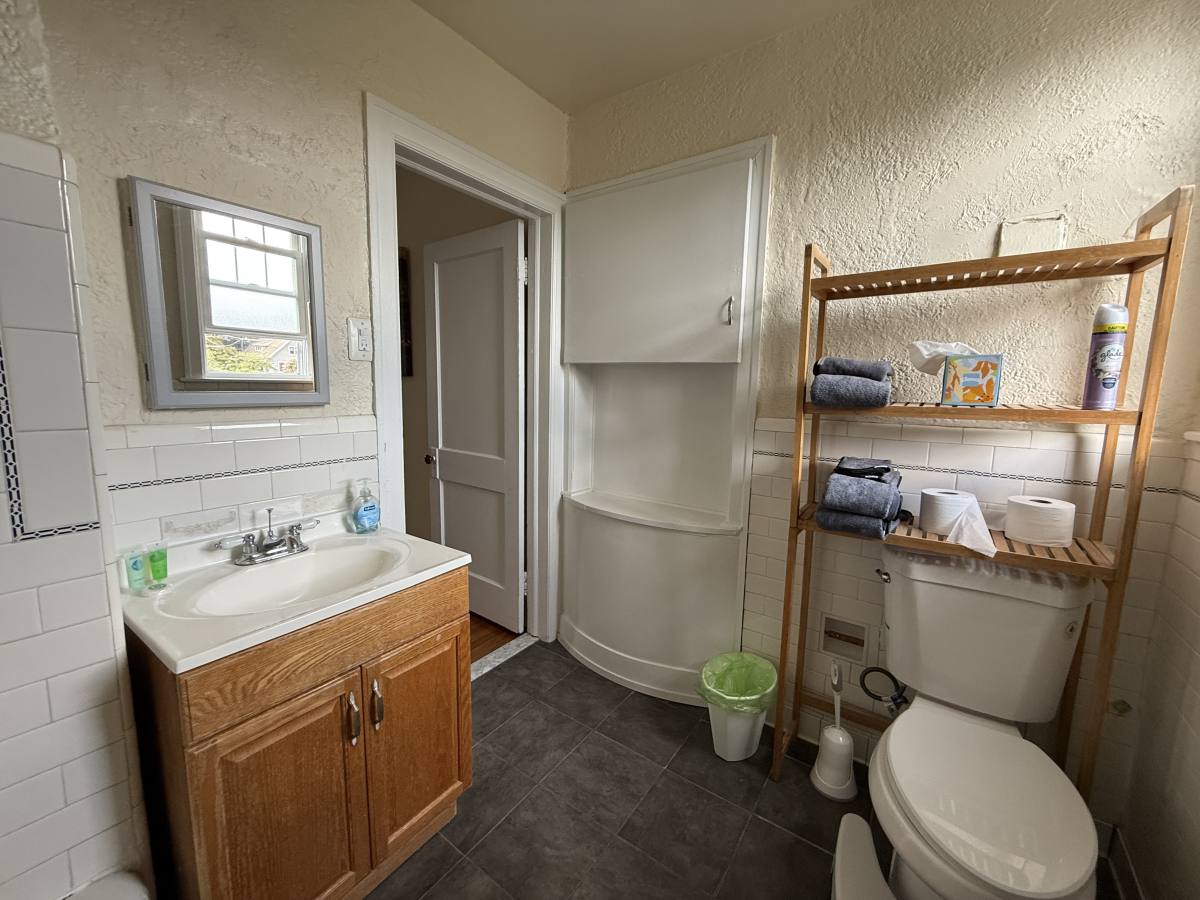 Apartment for rent at 7845 Montgomery Ave #4, Elkins Park, PA 19027
