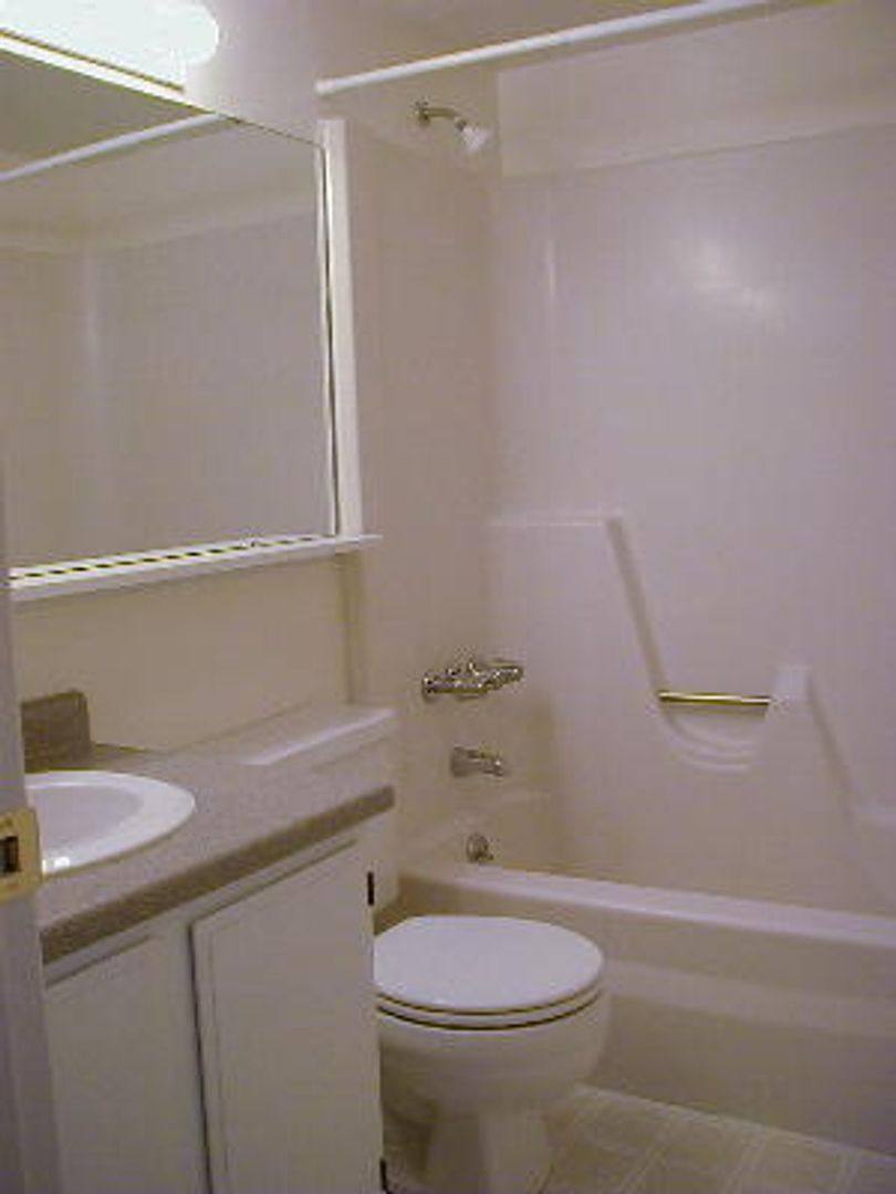 Apartment for rent at 5 Bennett Way, Newmarket, NH 03857