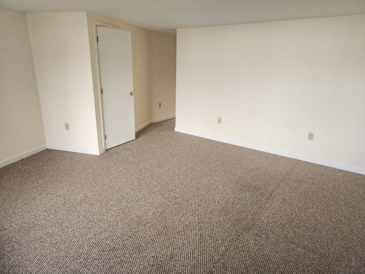 Apartment for rent at 5 Bennett Way, Newmarket, NH 03857