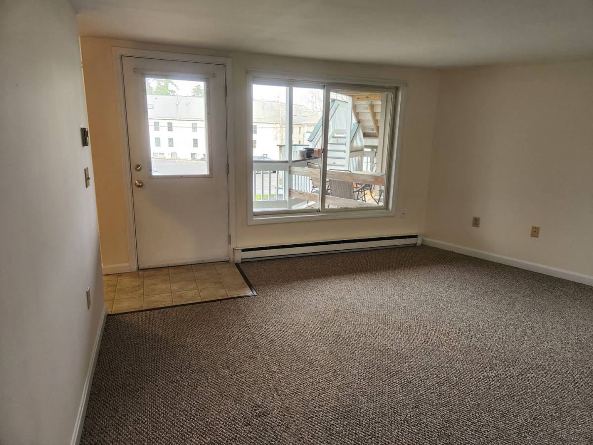Apartment for rent at 5 Bennett Way, Newmarket, NH 03857