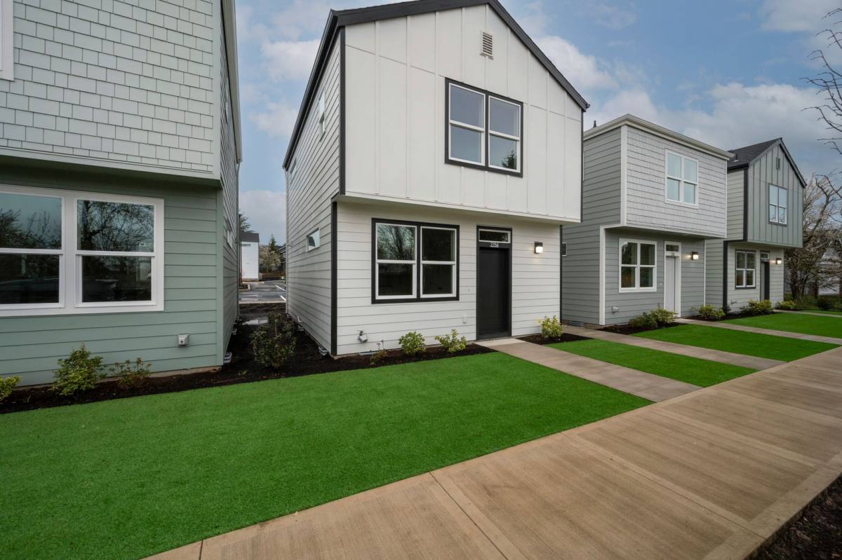 Townhouse for rent at 2760-2834 N Crater Lane, Newberg, OR 97132