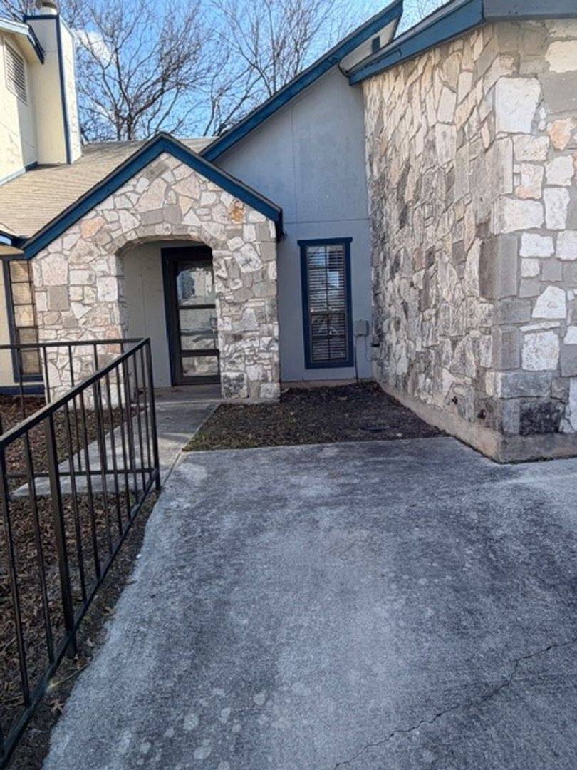 Townhouse for rent at 8510 Stonebridge, San Antonio, TX 78240