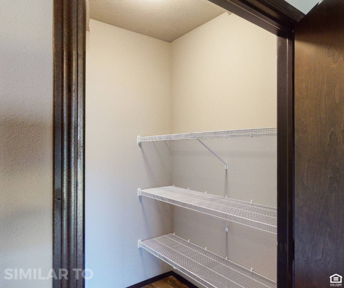 Townhouse for rent at 427 4th St NW, Le Mars, IA 51031