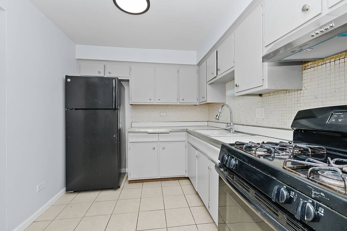 Apartment for rent at 9017-25 S Cottage Grove Ave, Chicago, IL 60619