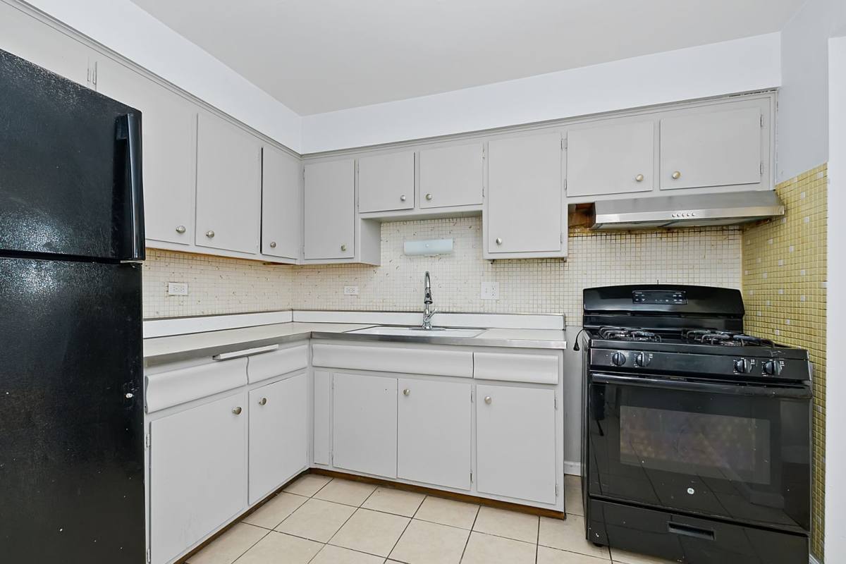 Apartment for rent at 9017-25 S Cottage Grove Ave, Chicago, IL 60619