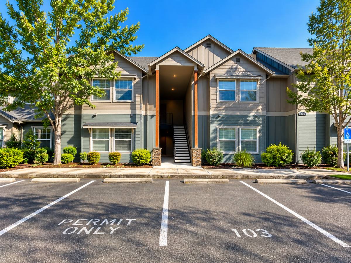 Apartment for rent at Sapphire, 101 NE Brookwood Parkway, Hillsboro, OR 97124