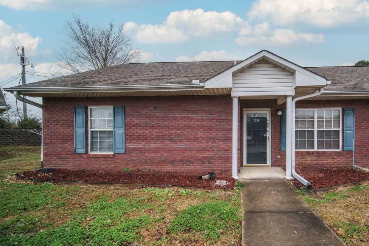 Townhouse for rent at 710 Midway St NW, Hartselle, AL 35640