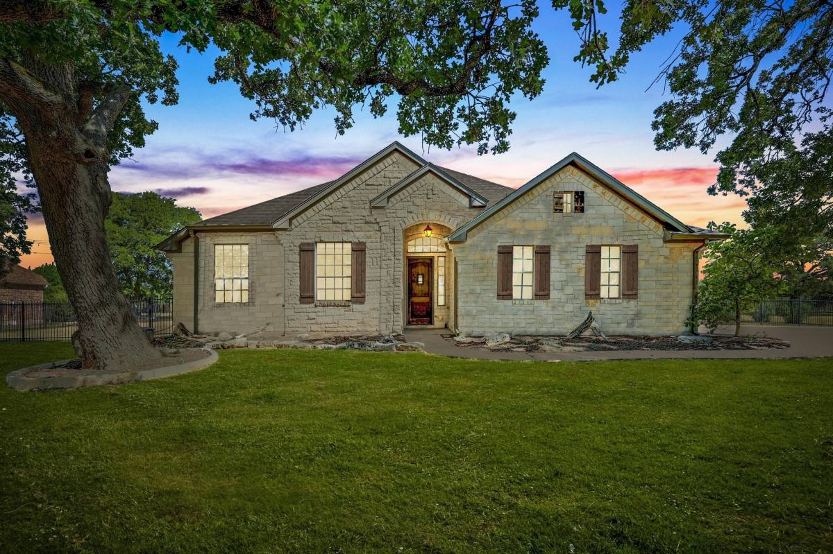 House for rent at 577 Shelf Rock Rd, Driftwood, TX 78619