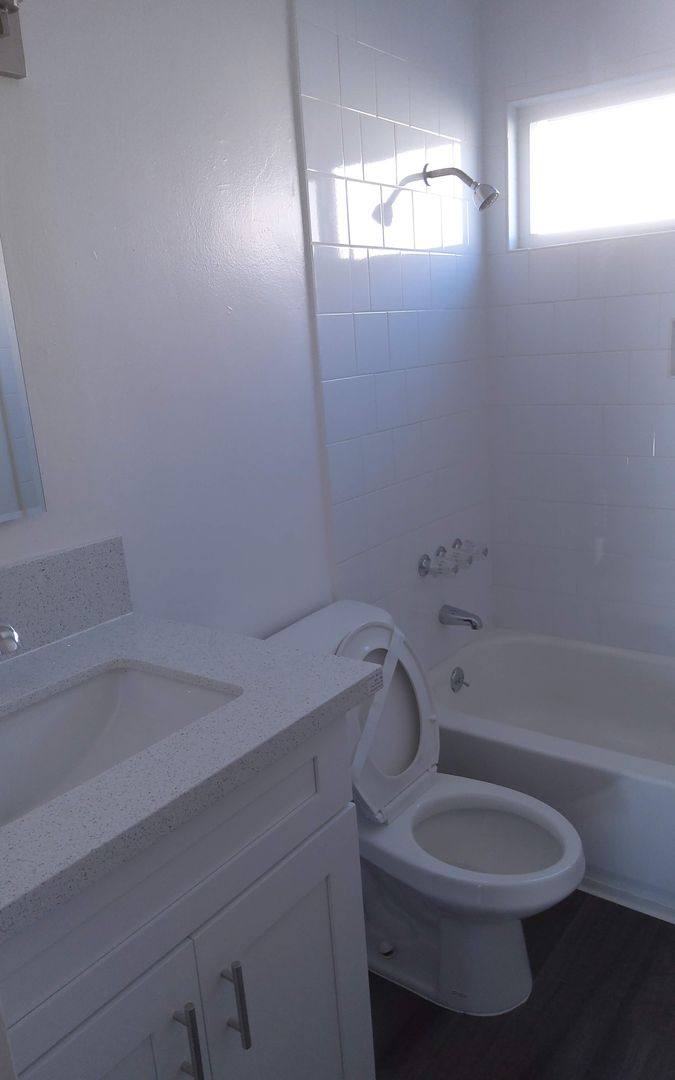 Apartment for rent at 11932 Paramount Blvd, Downey, CA 90242