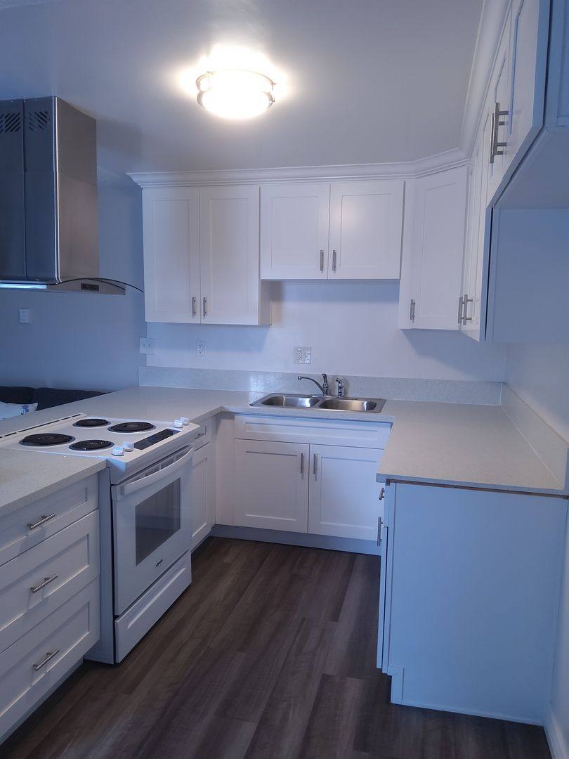 Apartment for rent at 11932 Paramount Blvd, Downey, CA 90242