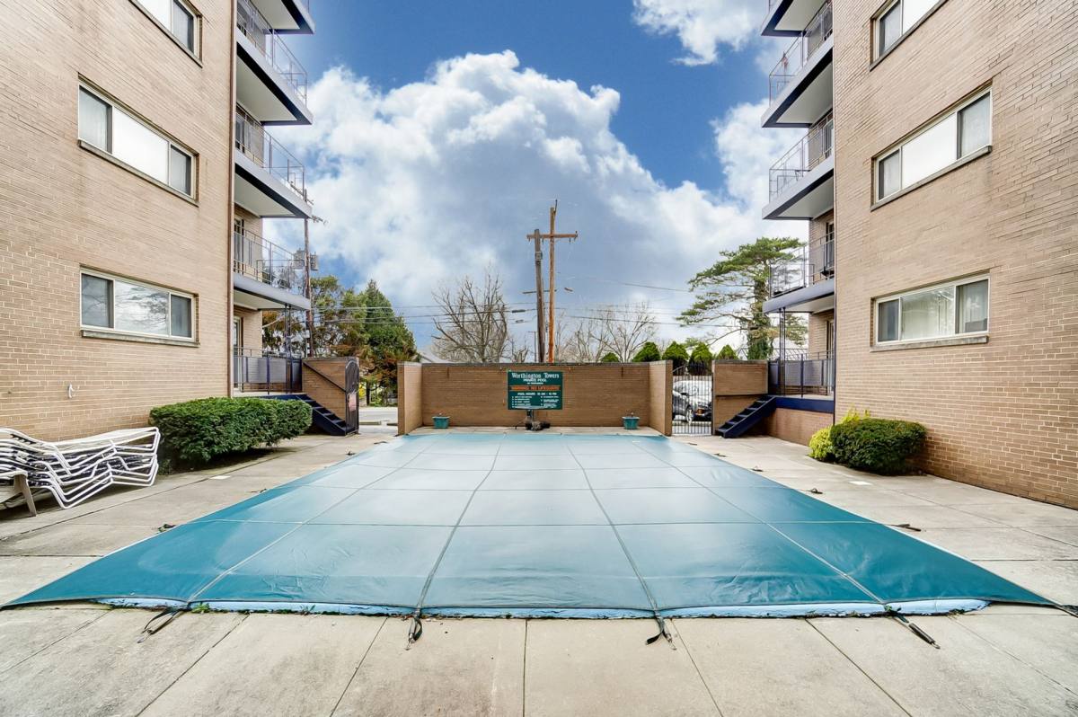 Apartment for rent at 5341, 5353 N High St, Columbus, OH 43214