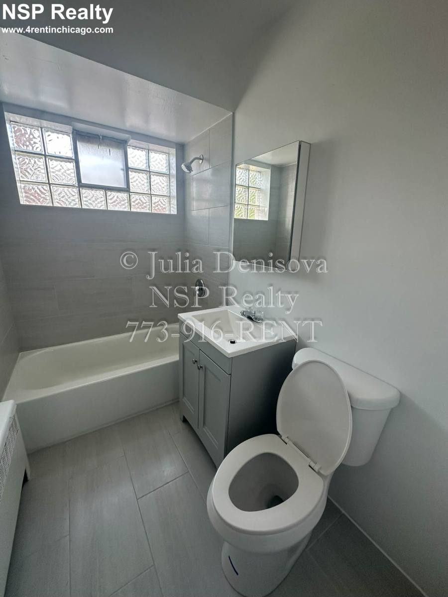 Apartment for rent at 6700 N California #19-1W, Chicago, IL 60645