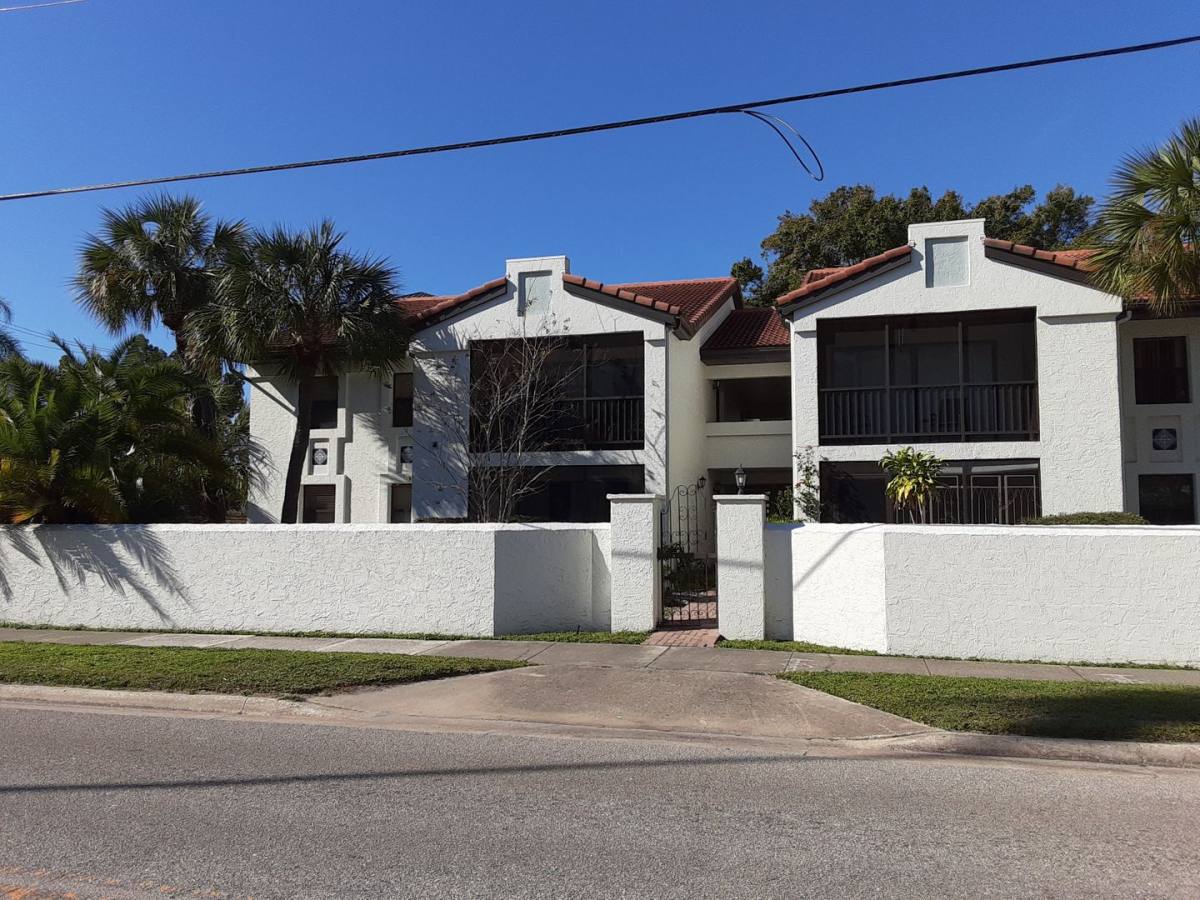 Condo for rent at 631 N Orange Ave, Sarasota, FL 34236