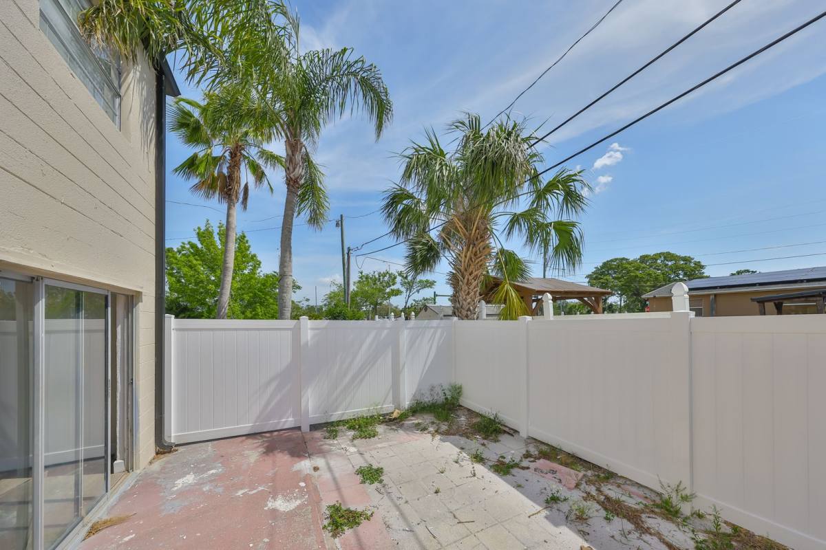 Townhouse for rent at 11960 133rd Ave, Largo, FL 33778