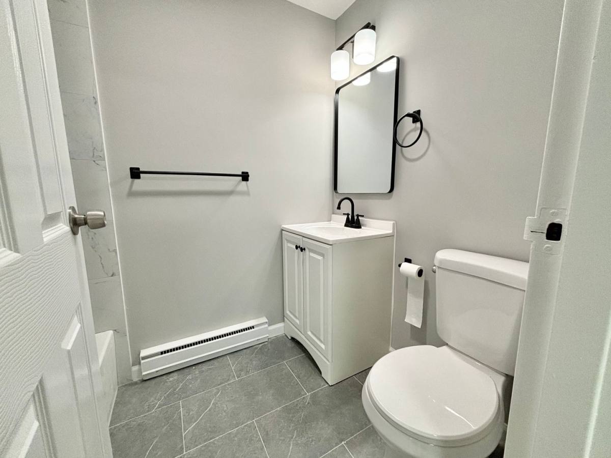 Apartment for rent at 693 Washington St, Middletown, CT 06457