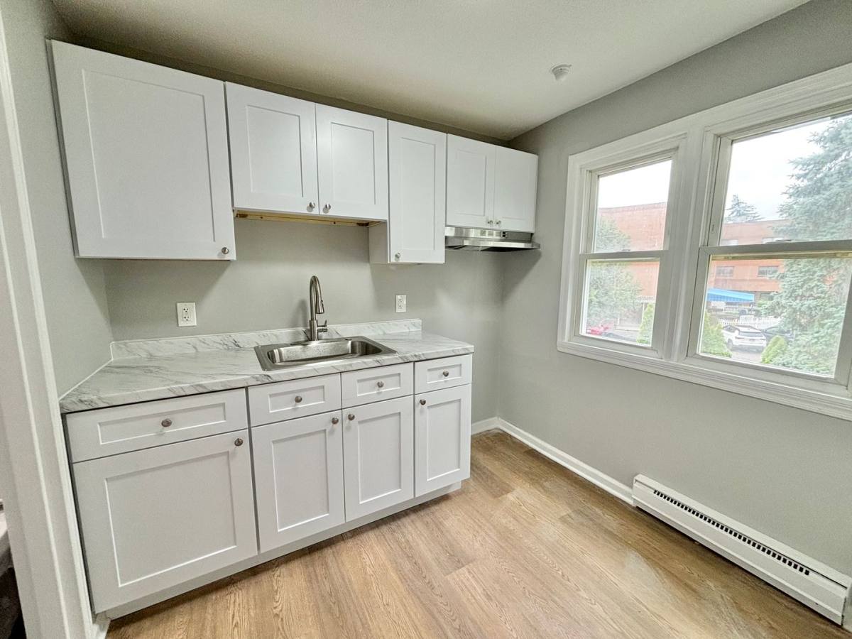 Apartment for rent at 693 Washington St, Middletown, CT 06457