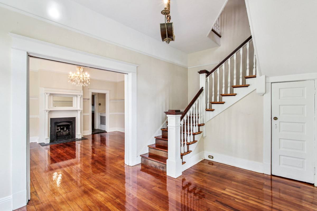Apartment for rent at 808 Pine St, New Orleans, LA 70118