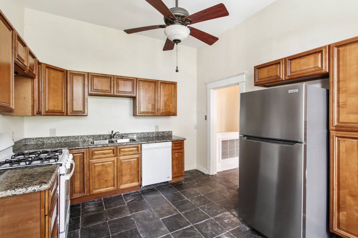 Apartment for rent at 808 Pine St, New Orleans, LA 70118