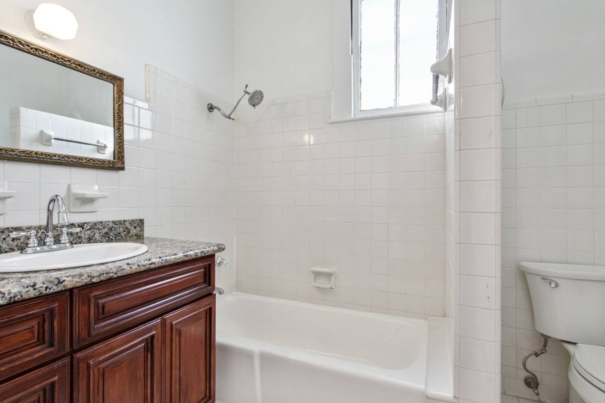 Apartment for rent at 808 Pine St, New Orleans, LA 70118