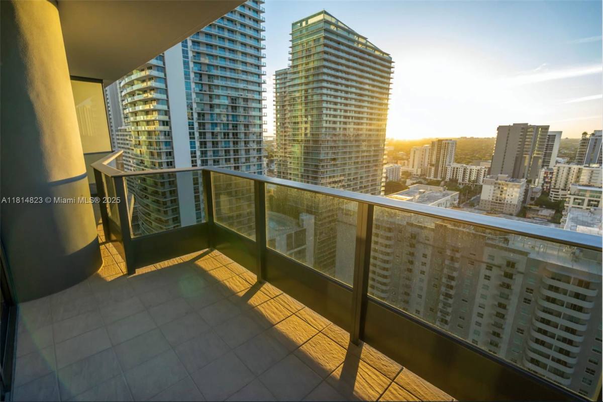 Apartment for rent at 1000 Brickell Plaza, Miami, FL 33132