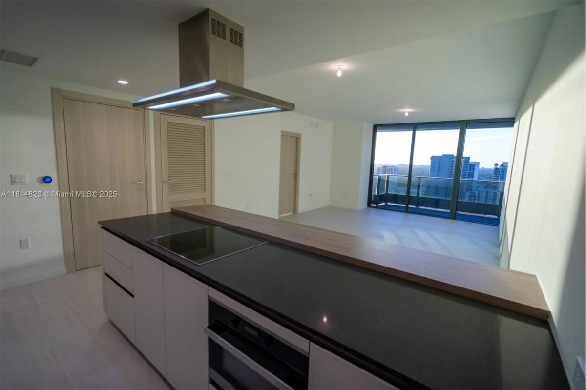 Apartment for rent at 1000 Brickell Plaza, Miami, FL 33132