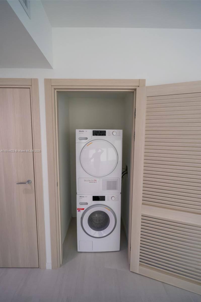Apartment for rent at 1000 Brickell Plaza, Miami, FL 33132